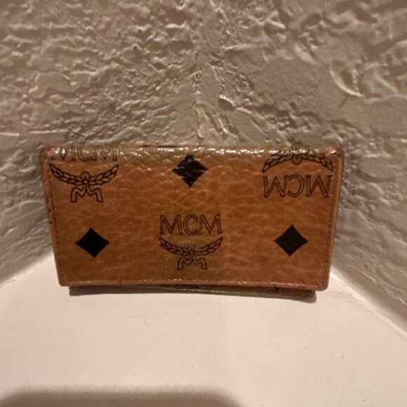 MCM Key Holder All Over Logo Print Golden Brown Leather 4 Ring Key Case - Picture 1 of 12